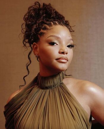 Halle bailey image