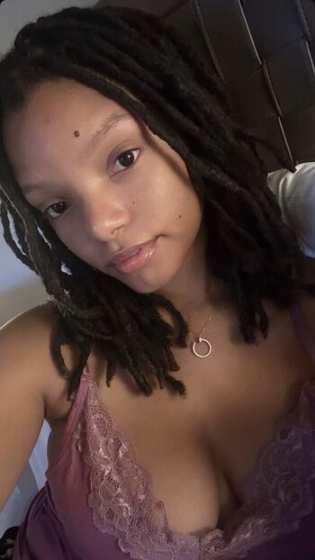 Halle bailey image