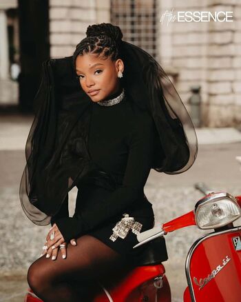 Halle bailey image