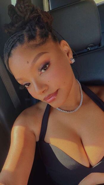 Halle bailey image