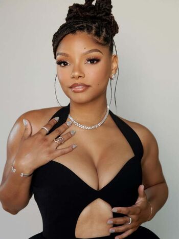 Halle bailey image