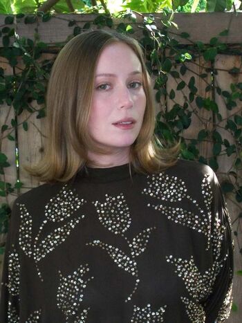 Hannah einbinder image