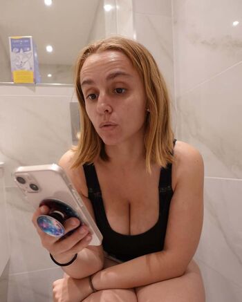 Hannah witton image