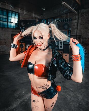 Harley quinn cosplay image