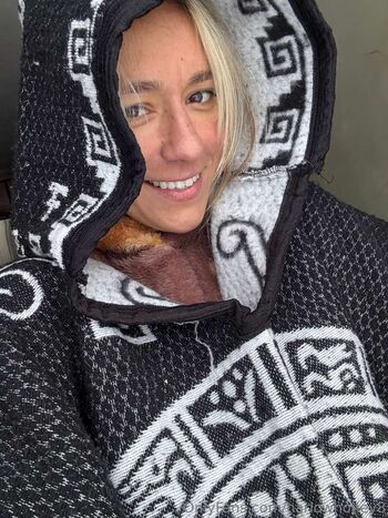 Harlow honey image
