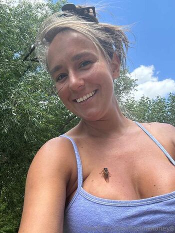 Harlow honey image