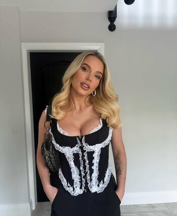 Helen flanagan image