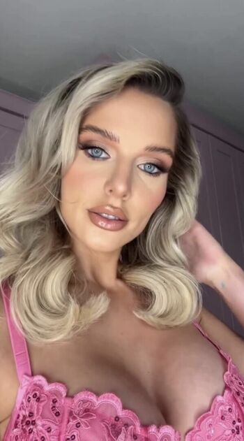 Helen flanagan image
