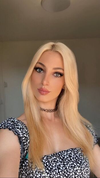 Helenaking image