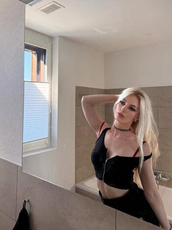 Helenakingsoul image