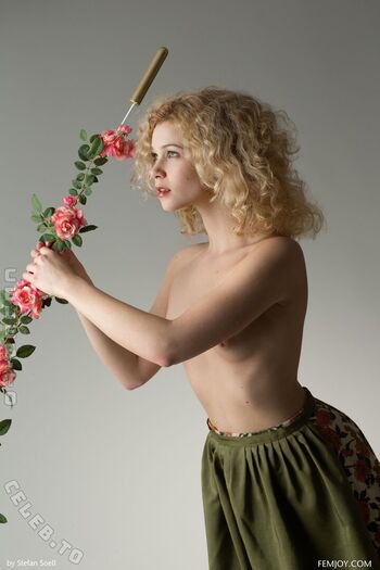 Helenas luminance page 3 image