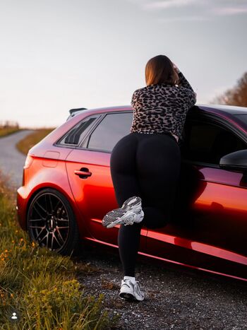 Helenasaudi3 image