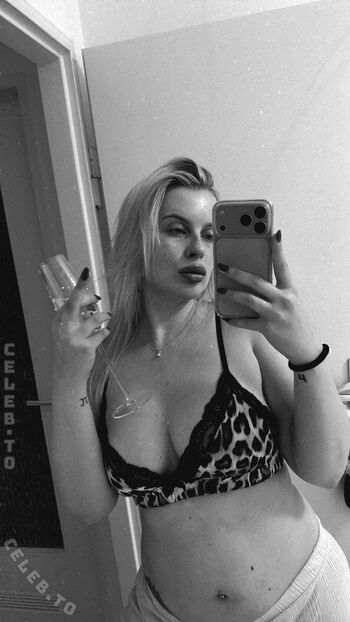 Hellybunny image