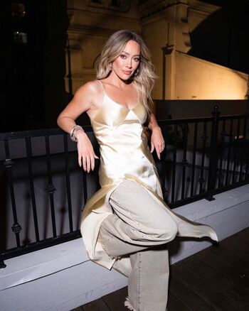 Hilary duff image