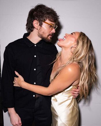 Hilary duff image