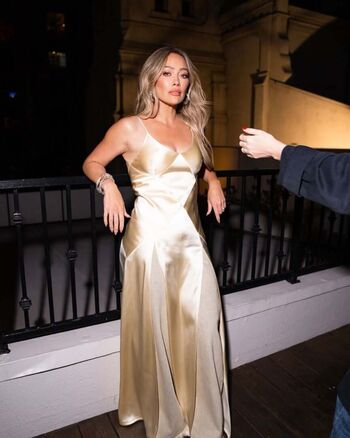 Hilary duff image