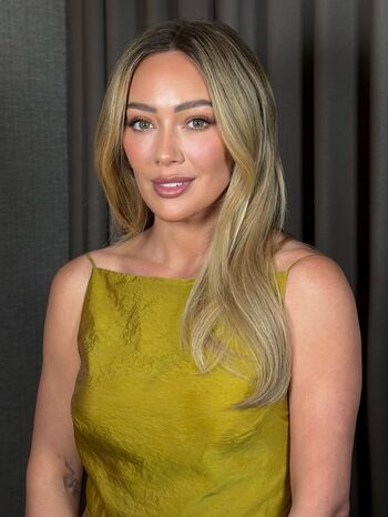 Hilary duff image