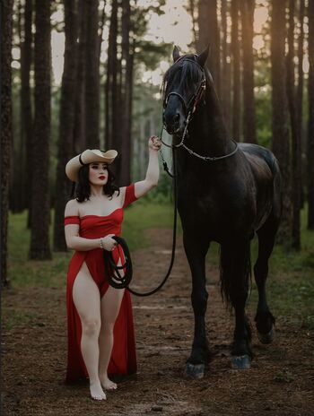 Hillary la calentana image