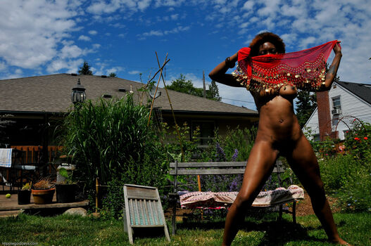 Hippiegoddess image
