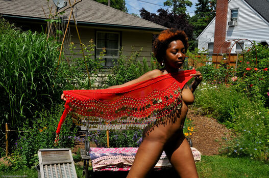 Hippiegoddess image