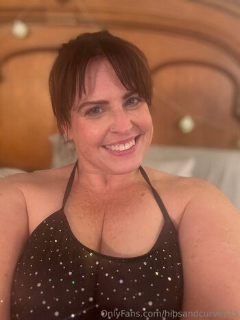 hipsandcurves75