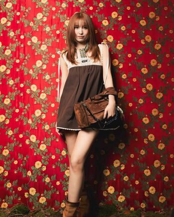 Hirai momo page 6 image