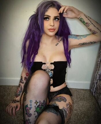 Holli Adams Vivalaholli