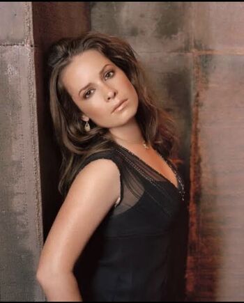 Holly marie combs image
