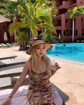 Holly shu image