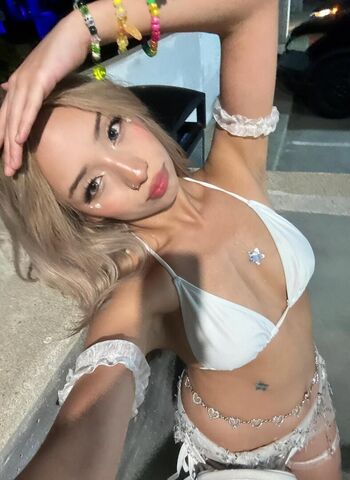 Hot4yaya image
