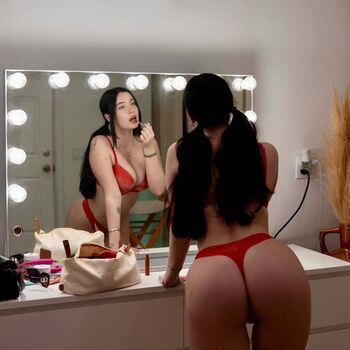 Hotblockchain emily cocea cryptobaddie1 page 2 image