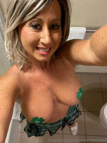 Hotmom image