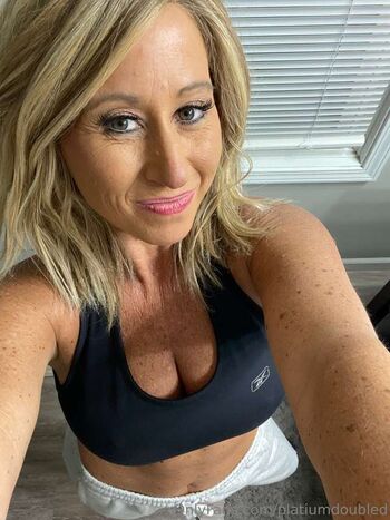 Hotmom image