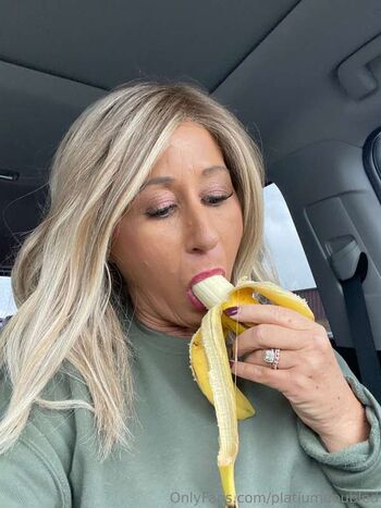 Hotmom image