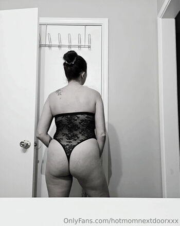 hotmomnextdoorxxx