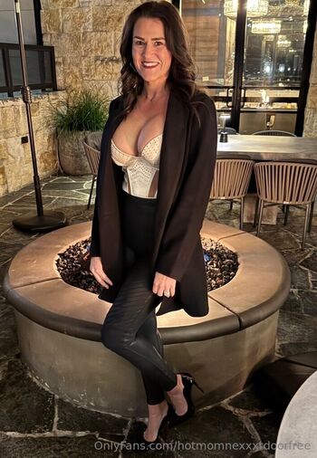 hotmomnexxxtdoorfree