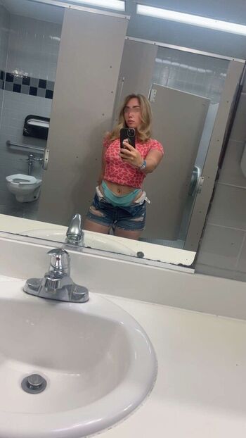 Hotwives xxx 1 image