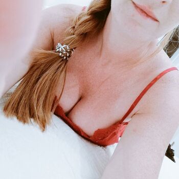 Hugetittedgingerfree image