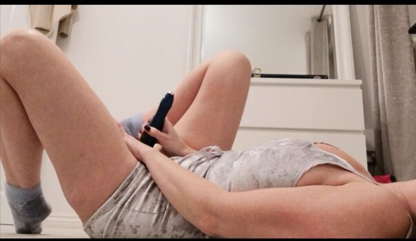 Hugetittedgingerfree image