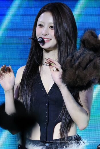 Huh Yunjin 허윤진