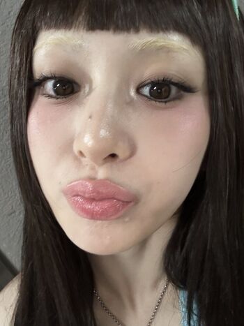 Huh Yunjin 허윤진