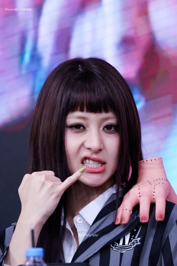 Huh Yunjin 허윤진