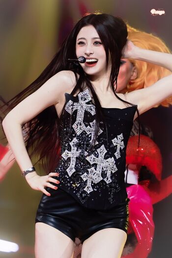 Huh Yunjin 허윤진