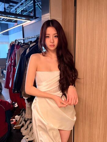 Huh Yunjin 허윤진