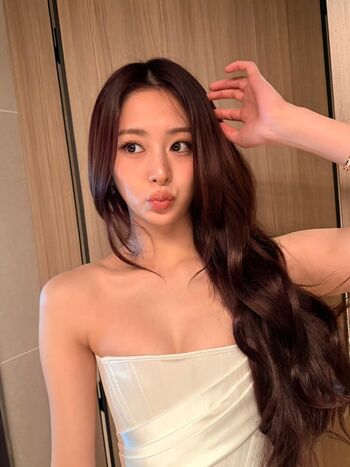 Huh Yunjin 허윤진