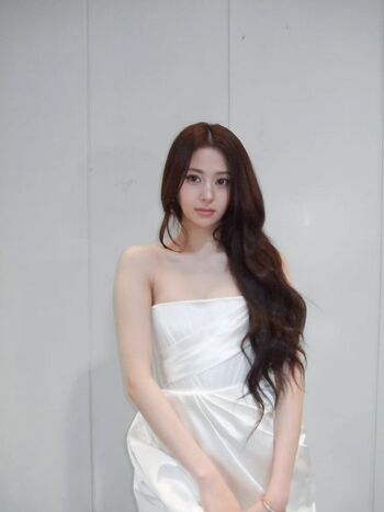 Huh Yunjin 허윤진