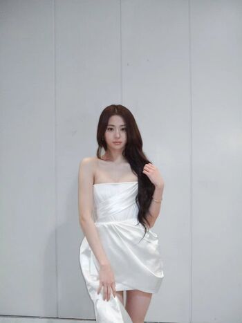 Huh Yunjin 허윤진