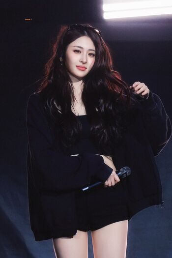 Huh yunjin 1 page 4 image