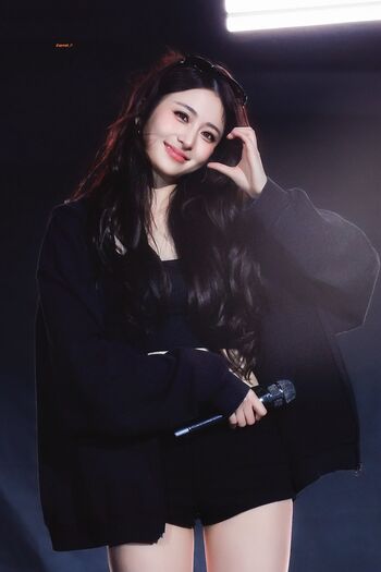 Huh yunjin 1 page 4 image