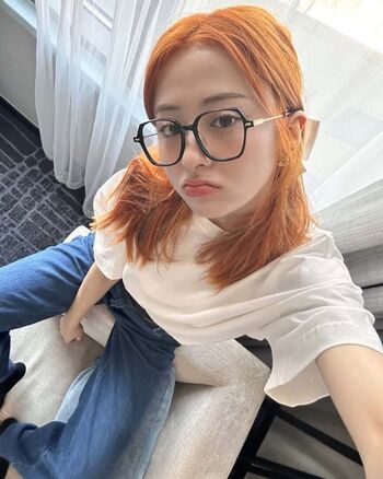 Huh yunjin 1 page 4 image